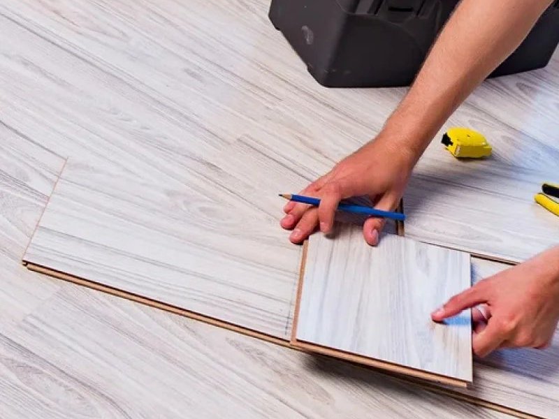 Installing vinyl plank flooring